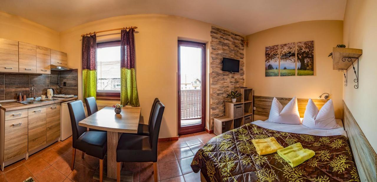 Liptovský Mikuláš Apartmany Veverica מראה חיצוני תמונה